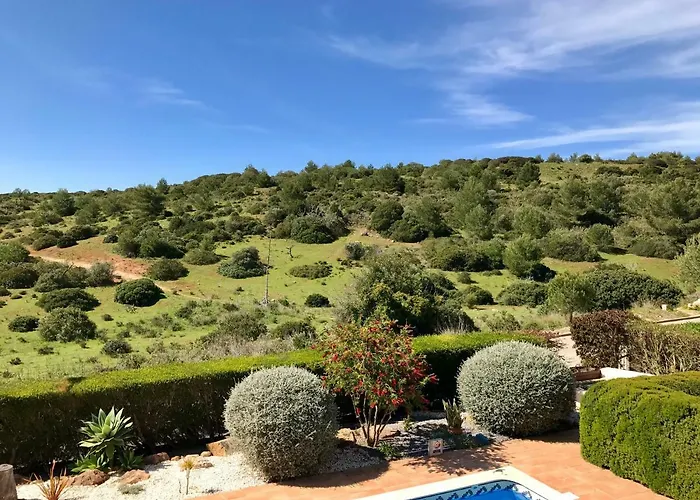 Lovely Burgau Villa Just 3 Mins Walk From Beach