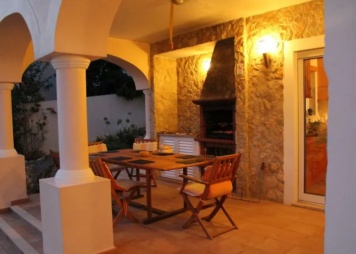 Lovely Burgau Villa Just 3 Mins Walk From Beach