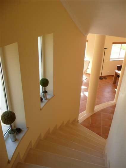 Lovely Burgau Just 3 Mins Walk From *